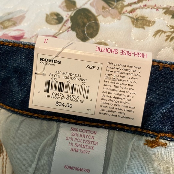 Women’s NWT denim shorts size 3 - Picture 2 of 3